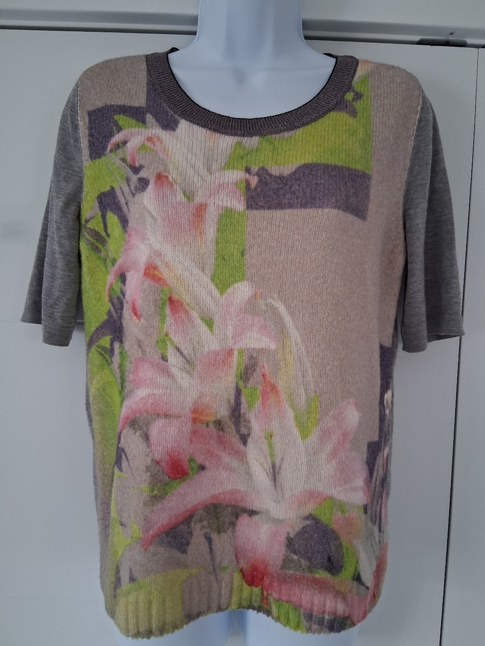 MARCCAIN/ Floral Knit Short Sleeve Top/ Virgin Wool/ Size N 2 (US 6)
